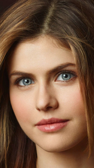 Alexandra Daddario Wallpaper
