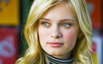 Sara Paxton Wallpaper Hot Hollywood Actress