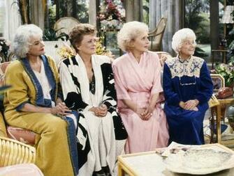 The Golden Girls Cafe Is Finally Open Banana Wallpaper And All