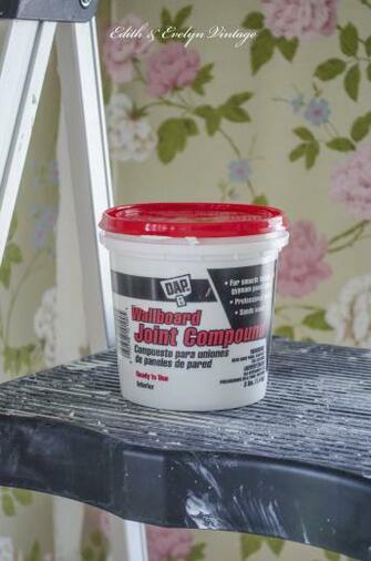 Joint Compound To Cover The Seams In Wallpaper