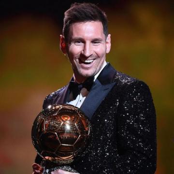 Ballon D Or As It Happened Lionel Messi Beats Robert