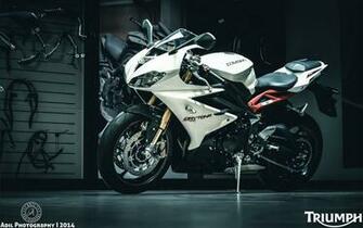 Triumph Daytona 675r Motorcycle HD Wallpaper