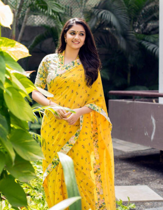Keerthi Suresh In Sari By A Plant HD Wzk4cpibifmj0wo0 Wallpaper