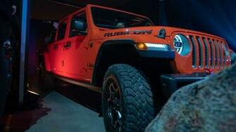 Jeep Gladiator Debuts Wrangler Truck With Off Road Chops