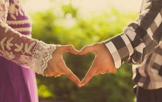 Girl And Boy Couple Making Heart By Hand Love Wallpaper