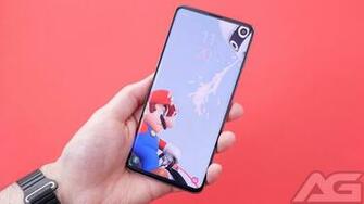 Check Out These Hilarious Galaxy S10 And Plus Camera Wallpaper