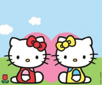 Mimmy White Smiling At The Park Wallpaper