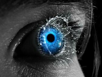 Labels Beautiful Eyes Wallpaper