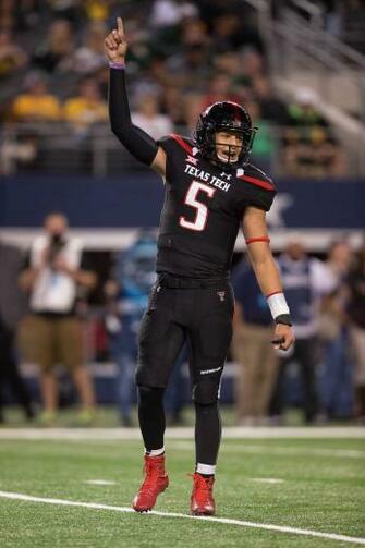 Pat Mahomes Phone Wallpaper Top