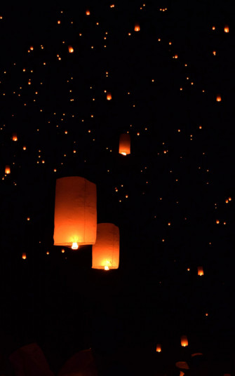 Mobile HD Lanterns Wallpaper Image