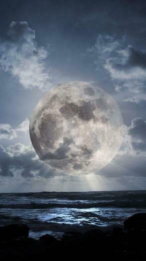 Super Moon Over Sea iPhone Wallpaper