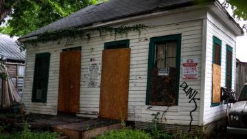 Last House On Rainey Street Cleared For Demolition Kvue
