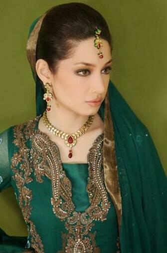Sidra Batool Photos Wallpaper HD Pictures