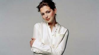 Full HD Anne Hathaway Wallpaper Pictures