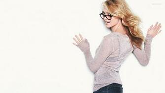Yvonne Strahovski Wallpaper 1080p