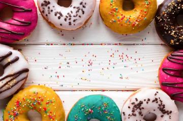 Donuts Mockup Makanan Wallpaper Ponsel Desain