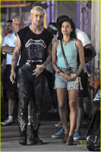 Ryan Gosling Eva Mendes Get Back To The Pines Wallpaper