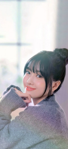 Momo Hirai Wallpaper