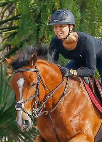 Kaley Cuoco Horse Riding In Los Angeles Barnorama