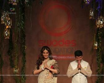 Wallpaper Bipasha Basu Walked The Ramp At Swades Foundation