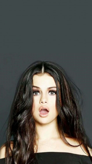 Selena Gomez iPhone Wallpaper