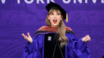Taylor Swift Delivers Nyu Commencement Gets Honorary Degree