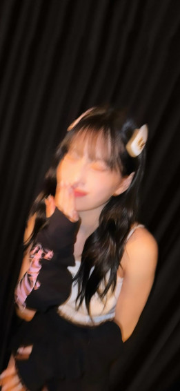 Momo Lockscreen Wallpaper