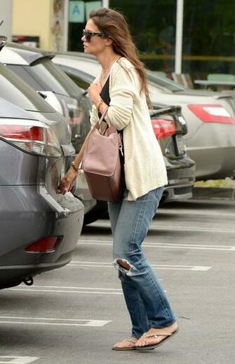 Katie Holmes Whole Foods May Hot Girls Wallpaper