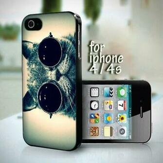 Clever Cat Wearing Glasses Wallpaper Design For iPhone Or 4s Case