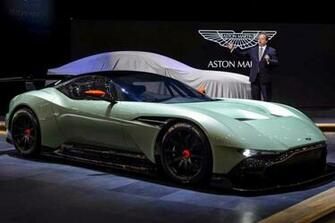 Wallpaper Gratis De Chicas Y Autos Aston Martin V12 Vulcan Galeria