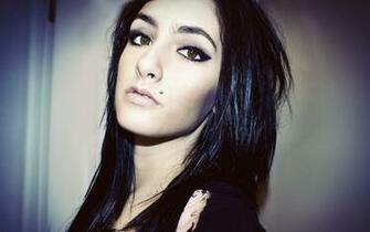 Piercing Girl Wallpaper Baltana