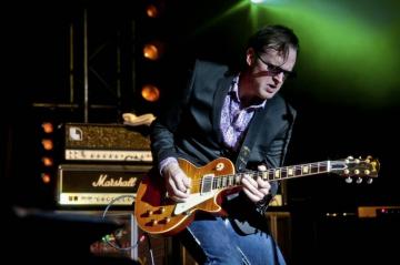 Ksps Has Tickets To Blues Rock Guitarist Joe Bonamassa