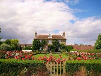 English Countryside Wallpaper