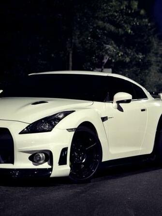 White Nissan Gtr At Night iPad Mini Wallpaper
