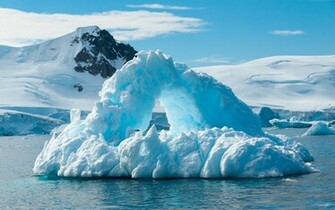 Wallpaper HD Blue Iceberg Expert