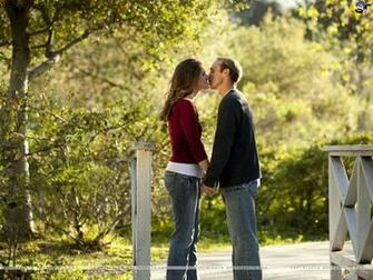 Kiss Day Wallpaper