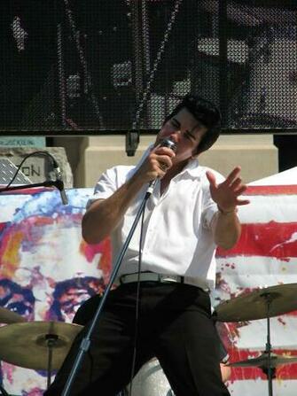 An Elvis Impersonator At The Atlanta Tax Day Tea Party In