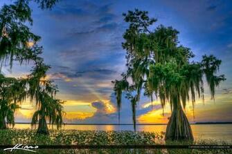 Lake Istokpoga Placid Florida Sunray Through Clouds Jpg