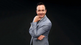 Actor Thomas Lennon Poses For A Portrait Wallpaper