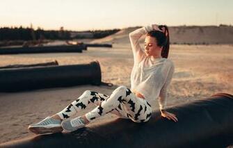 Wallpaper Sand Pose Girl Sitting Victoria Rusko Image For