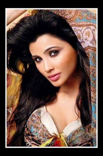 Daisy Shah Hot HD Photos And Wallpaper Photodhamal