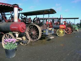 Old Tractors Desktop Wallpaper