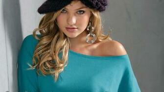 Candice Swanepoel Beautiful Wallpaper