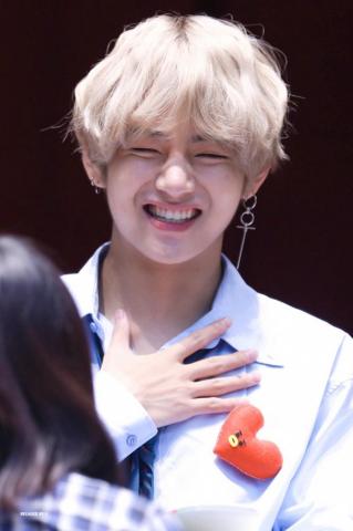 Bts Taehyung Kim Box Smile Wallpaper