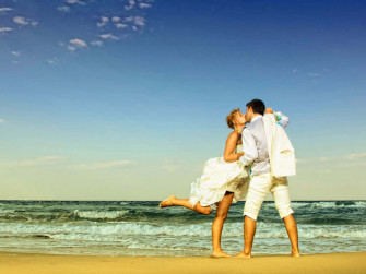 Couple At Beach Kissing Under Blue Sky Picture Wallpaper