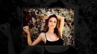 Josie Maran Wallpaper Celebrity