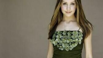 Amanda Bynes HD Wallpaper High Definition Quality