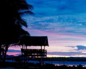 Tropical Island Beach Scenery Little House Desktop Wallpaper