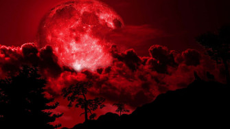 Red Aesthetic Laptop Wallpaper