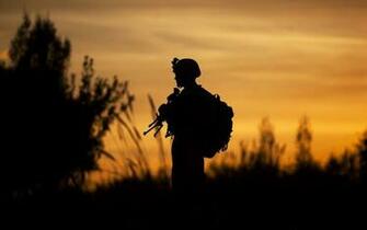 Silhouette Soldier Phone Wallpaper Top